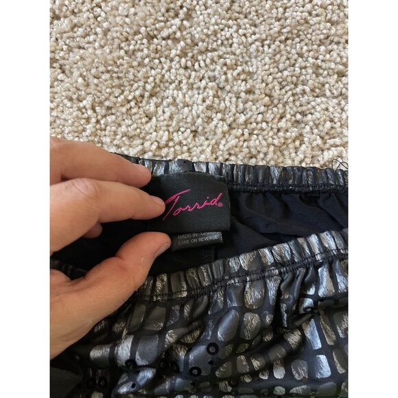 Torrid Leggings Size 1 Women's Black Shiny Sequin Animal Print Pull On Leggings - Picture 8 of 10